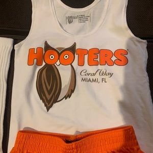 Hooters uniform